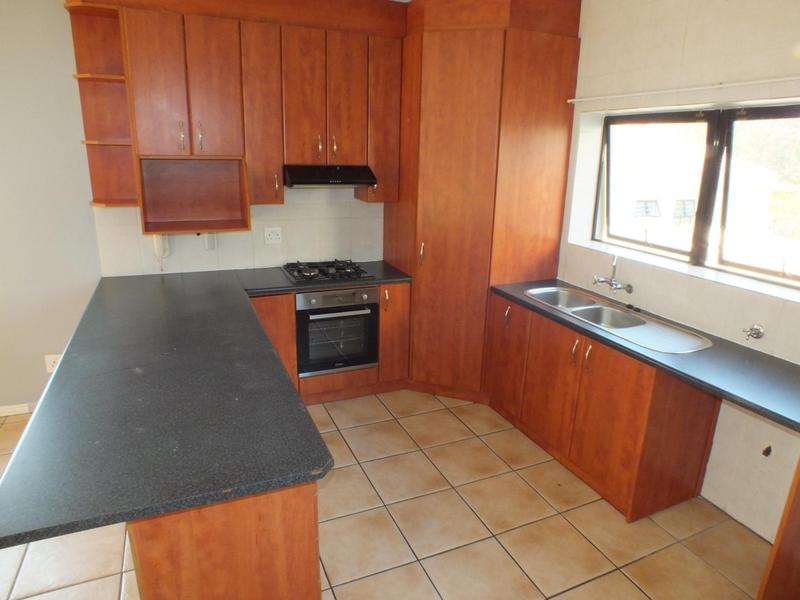 To Let 4 Bedroom Property for Rent in Van Riebeeckshof Western Cape